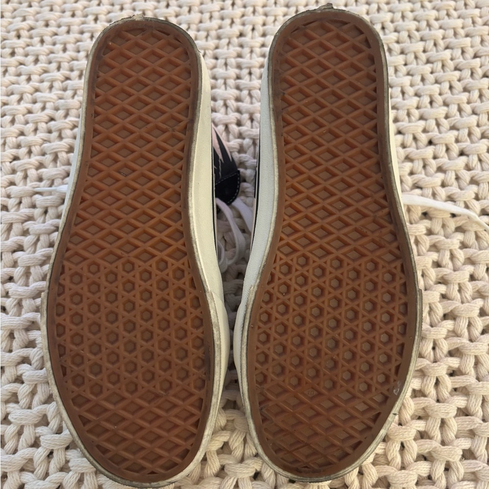 Vans Fun Stylish High-Top Sneakers. Great Condition!  Women’s SZ 7.5 Men SZ 6. - Picture 7 of 8